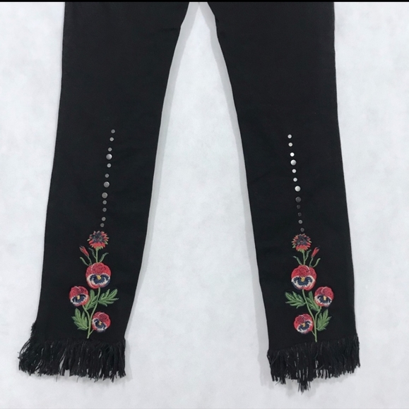 BLANK NYC Fray Hem Jeans - Picture 1 of 7